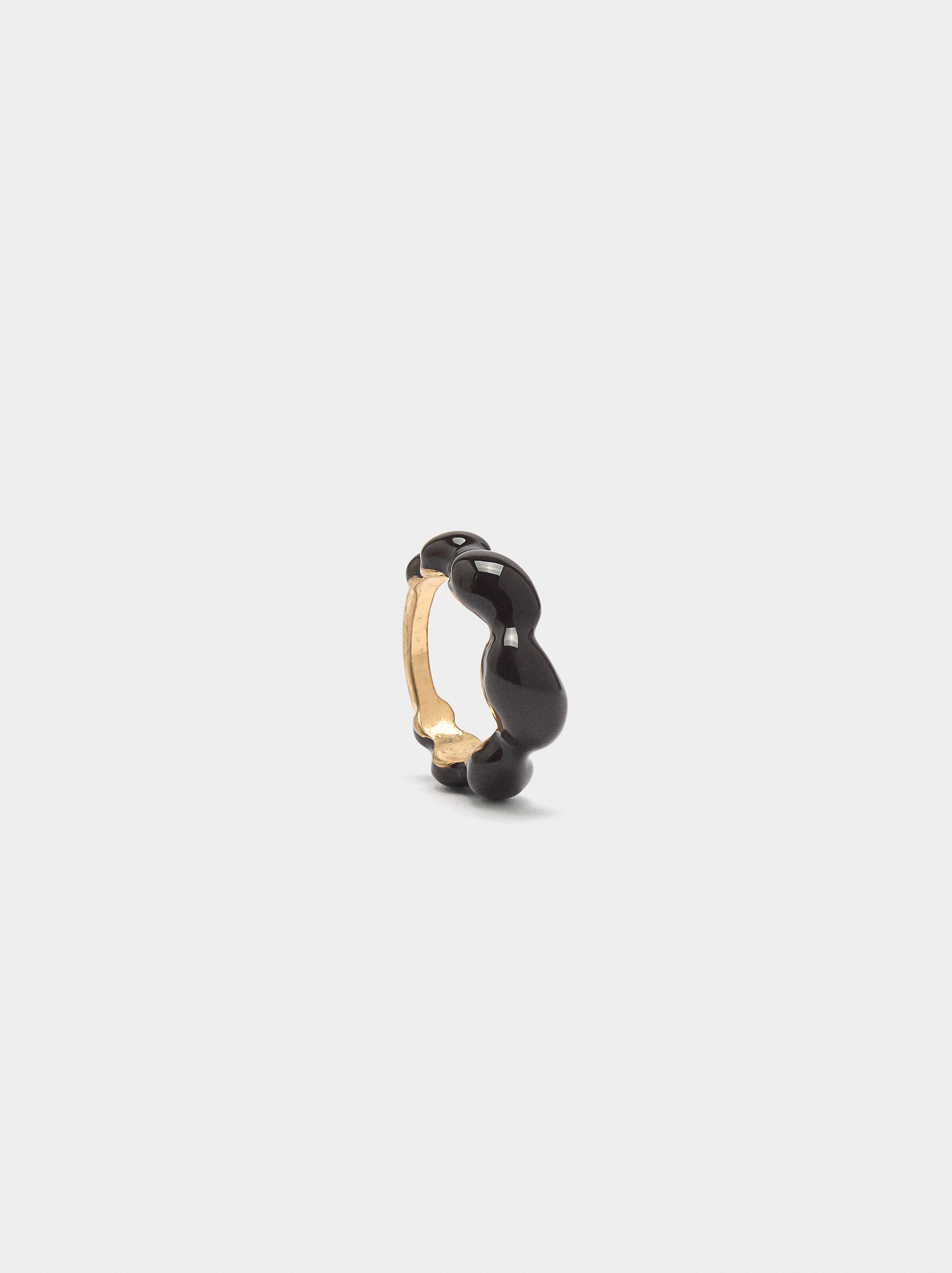 Blomsterformad ring med lack