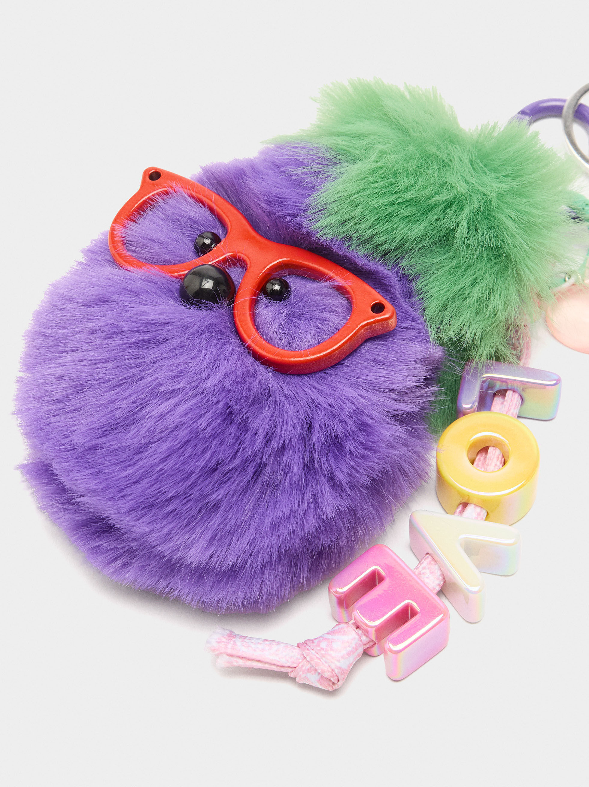 Nyckelring charm pompon LOVE