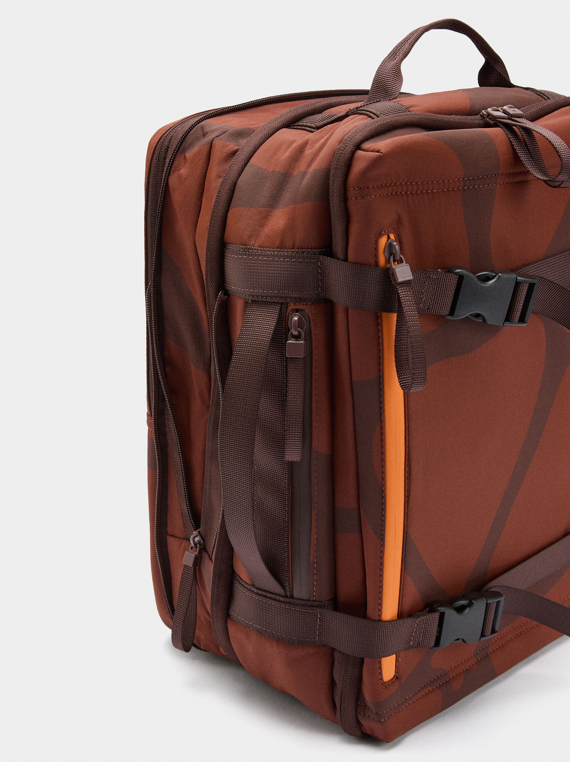 Färdbag av nylon med utdragsfunktion