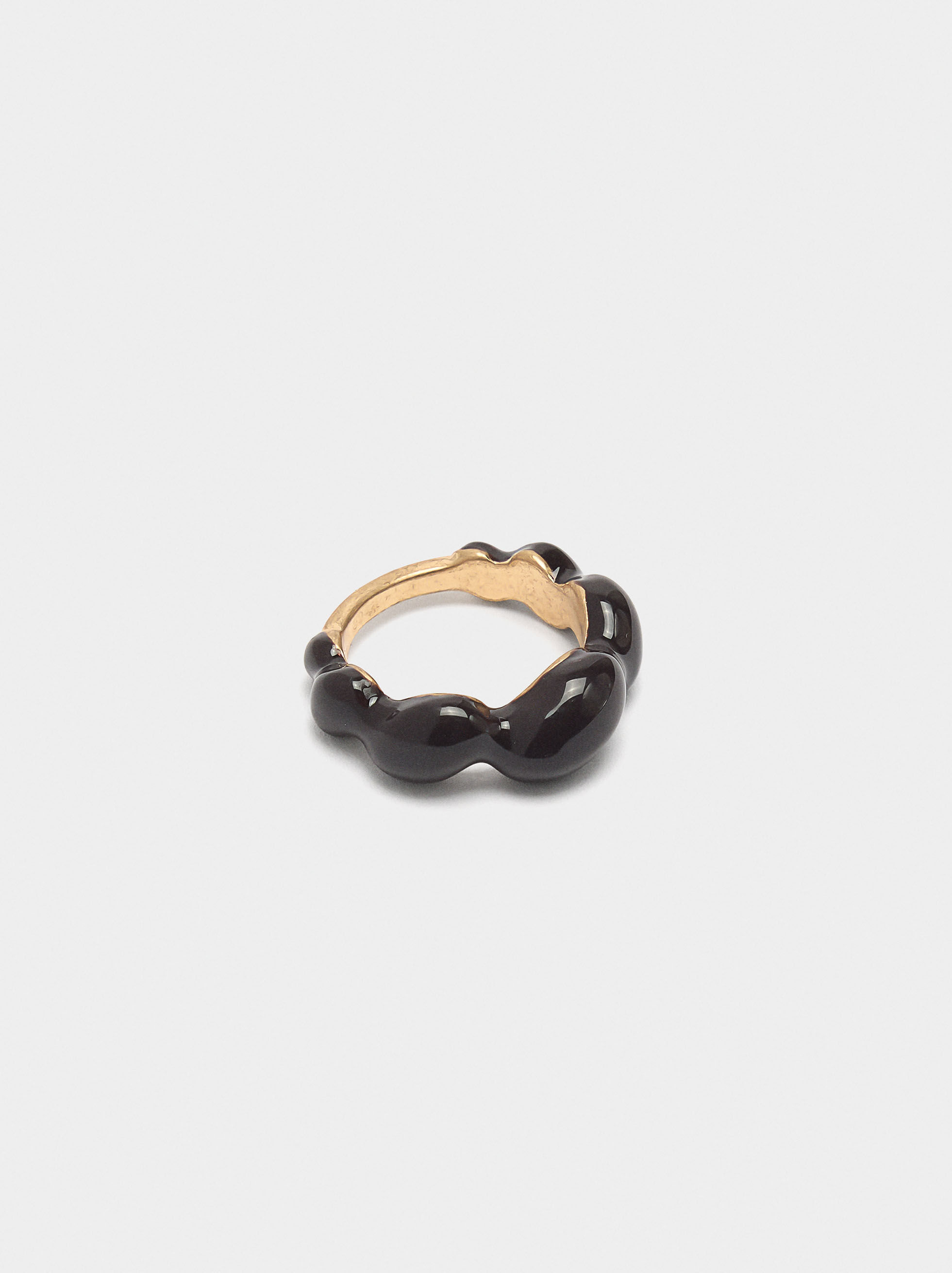 Blomsterformad ring med lack