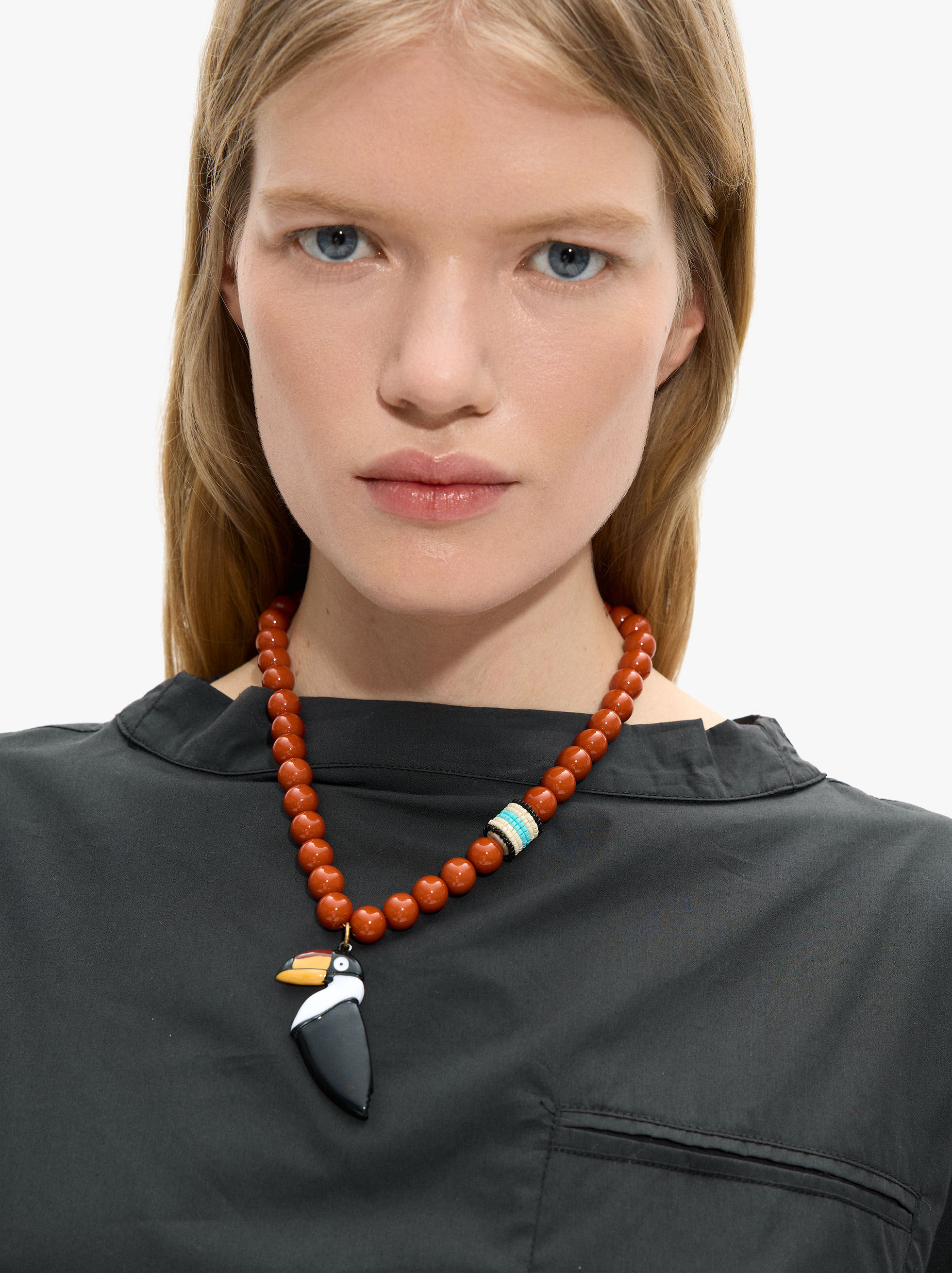 Kort halsband med fågelpendel