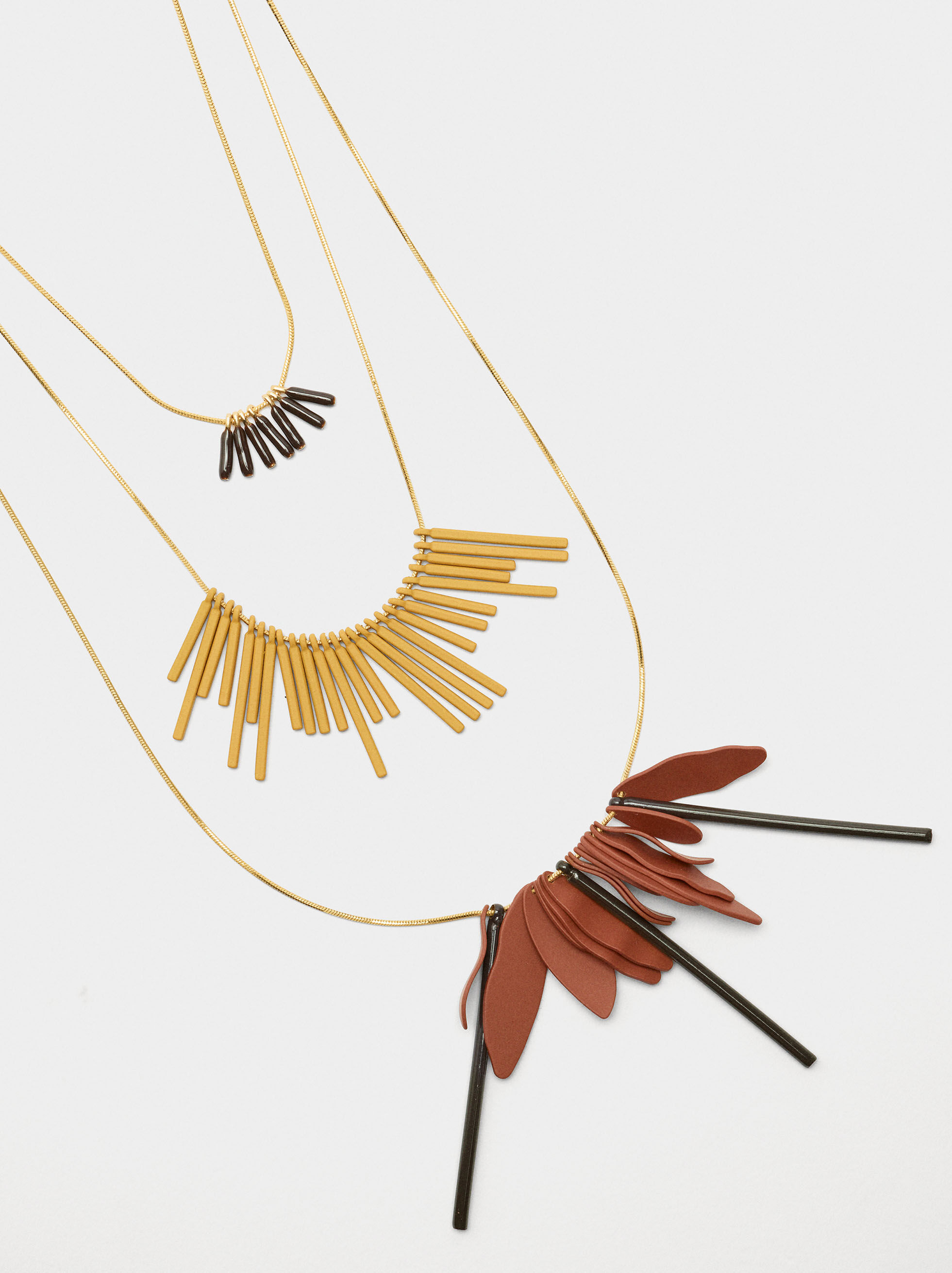 Trippel halsband med stånghängslen