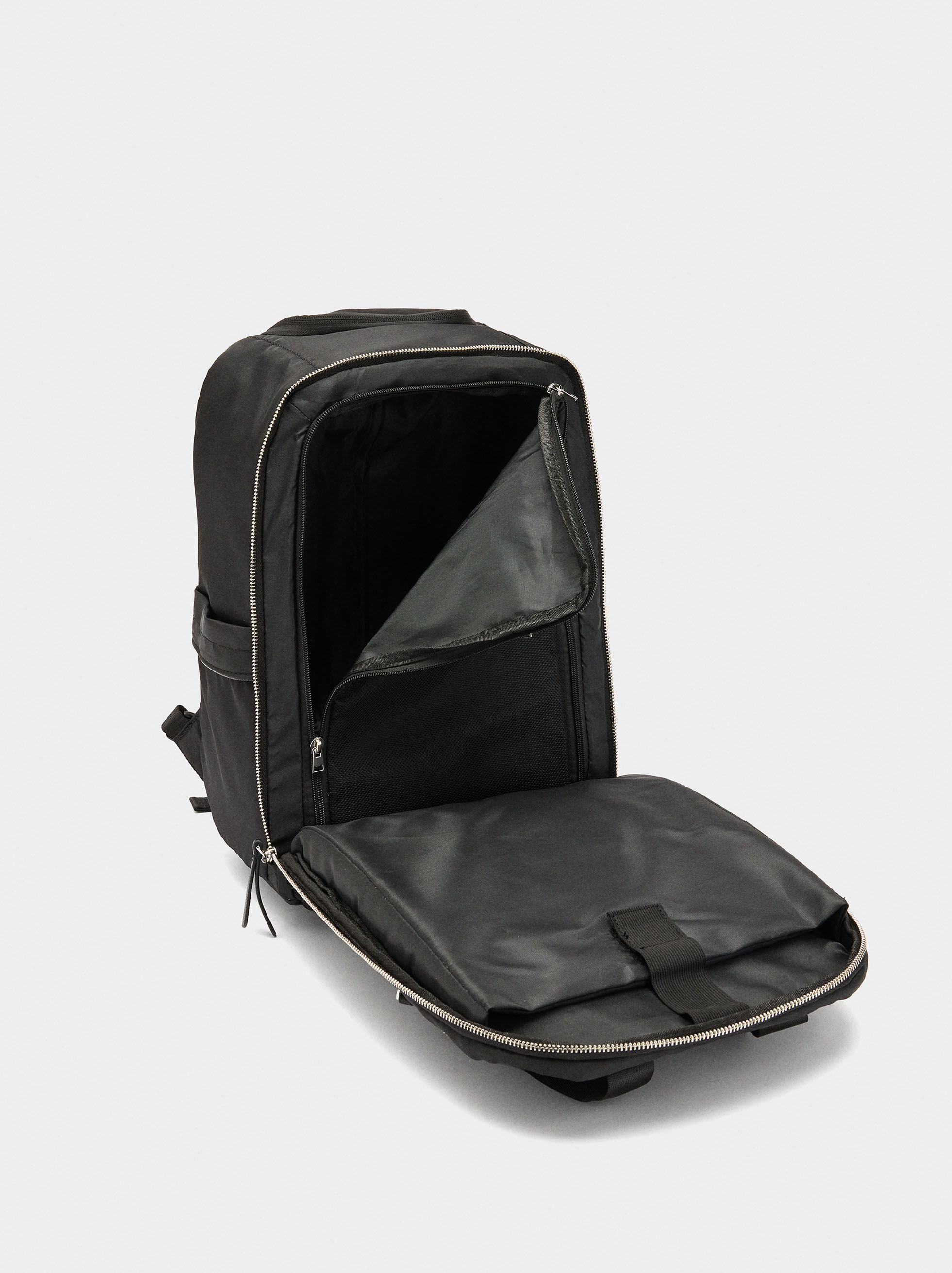 Väskbag av nylon med hjul, kabinstorlek