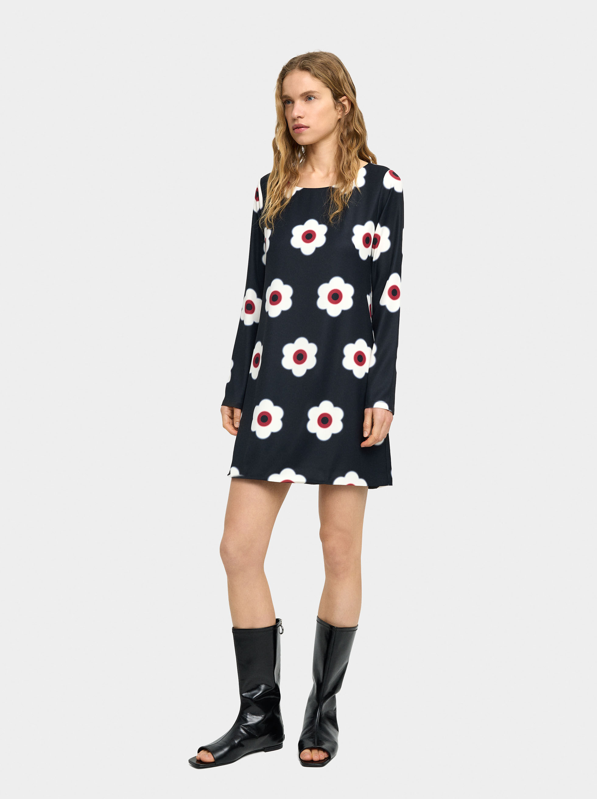 Kort blus med blomstertryck