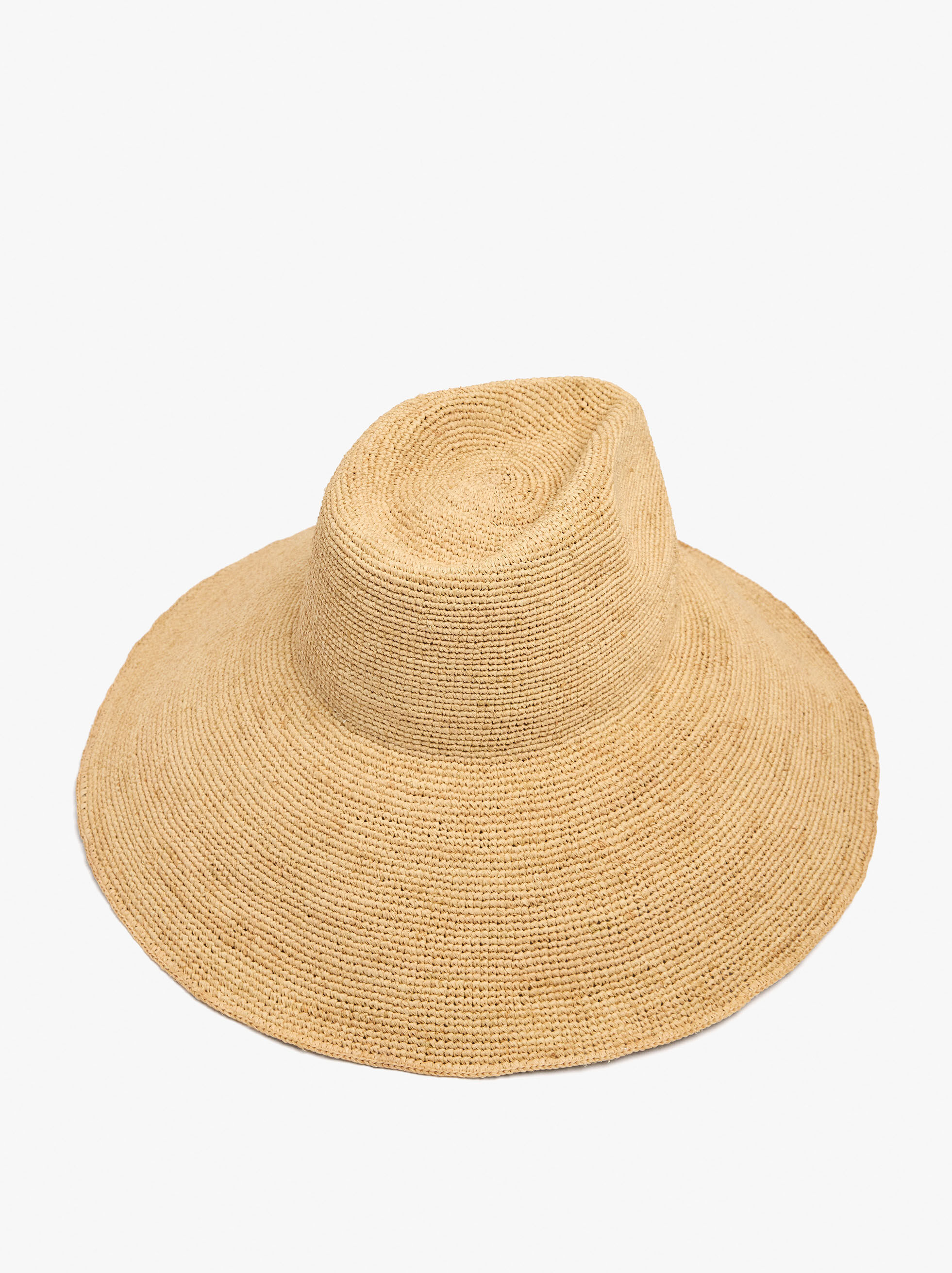 Breddkantad hatt av palmlöv