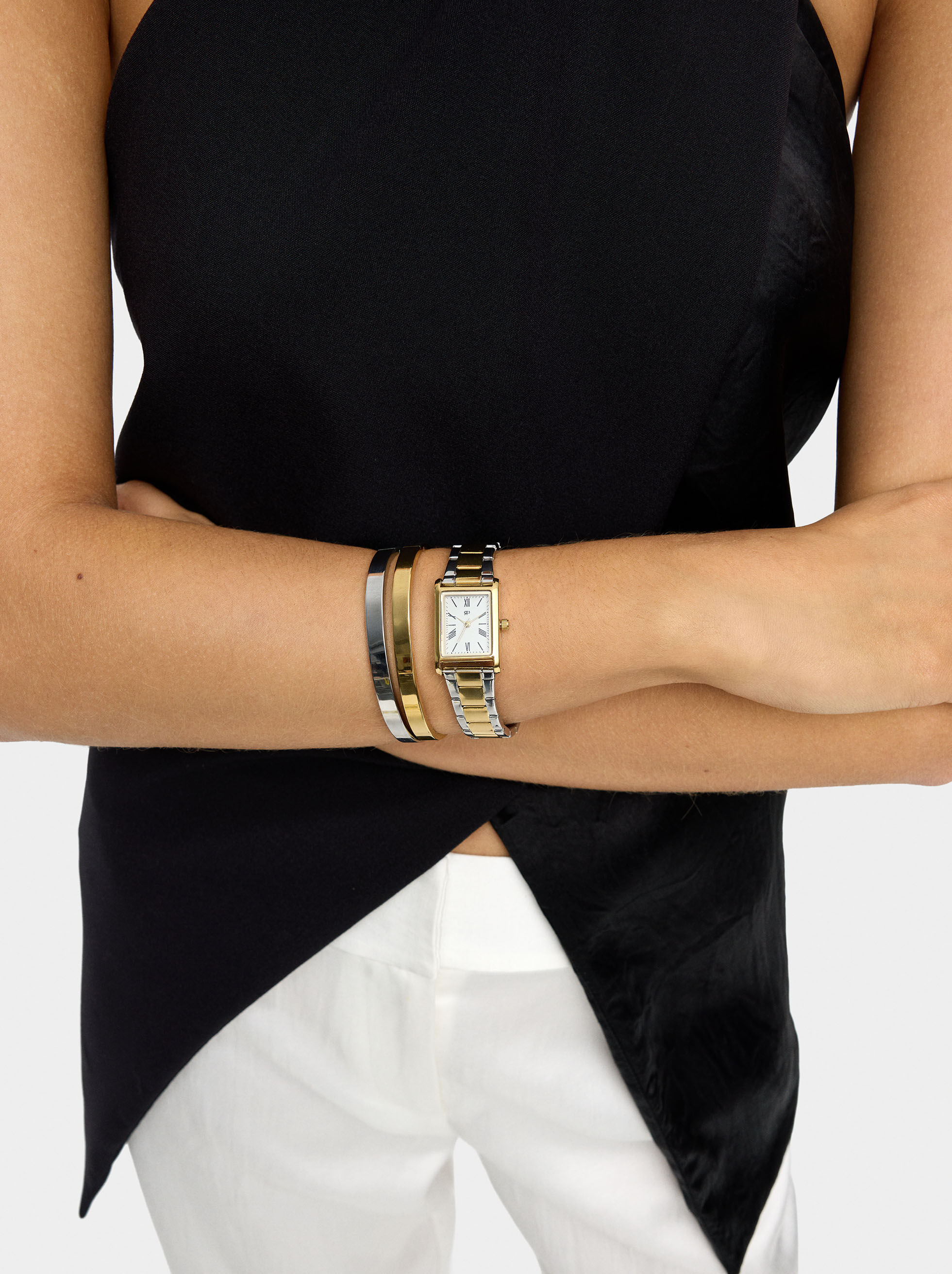 Uppgifts ur med tvåfärgade armband